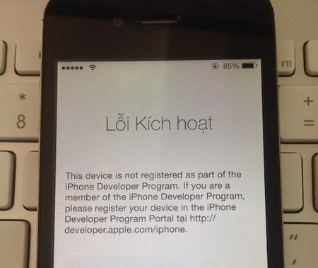 Nhiều người dùng iPhone tại Việt Nam bị khóa vì tự ý nâng cấp lên iOS 7 - 1 Thông báo lỗi với thiết bị tự ý nâng cấp lên iOS 7 (Ảnh: Tinhte)