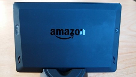 Máy tính bảng Kindle Fire mới trình làng với cấu hình “khủng” - 3 Mặt sau của Kindle Fire HDX với các phím điều khiển được đưa về sau