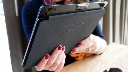 Máy tính bảng Kindle Fire mới trình làng với cấu hình “khủng” - 8 Ứng dụng camera sẽ tự động kích hoạt khi trượt lớp vỏ bảo vệ ra khỏi camera ở mặt sau của máy