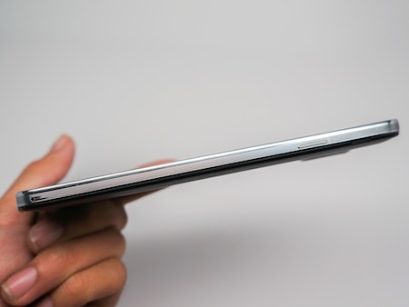 Đập hộp Galaxy Note 3 chính hãng bán tại Việt Nam - 14 Nút nguồn nằm ở cạnh phải