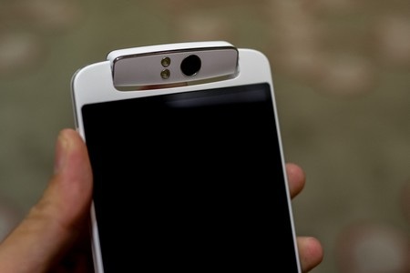 Điểm đặc biệt của camera là có thể xoay thay vì cố định