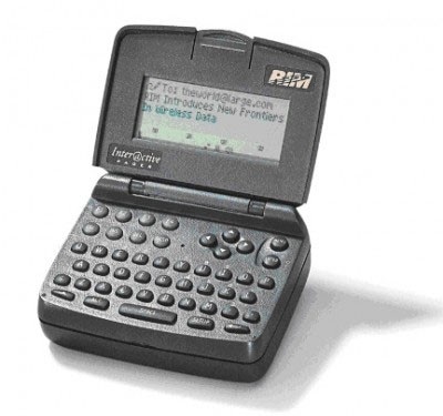 Lịch sử đầy thăng trầm của BlackBerry và những cột mốc đáng nhớ - 2 RIM 900, thiết bị di động đầu tiên của RIM