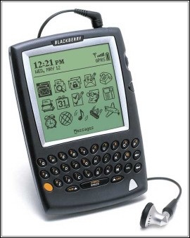 Lịch sử đầy thăng trầm của BlackBerry và những cột mốc đáng nhớ - 4 BlackBerry 5810, thiết bị có chức năng điện thoại đầu tiên của RIM