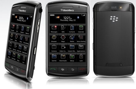 Lịch sử đầy thăng trầm của BlackBerry và những cột mốc đáng nhớ - 6 BlackBerry Storm không đủ sức để cạnh tranh với iPhone của Apple
