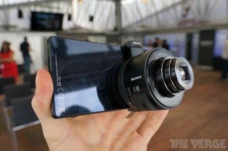 Bộ đôi ống kính của Sony "hóa phép" smartphone thành máy ảnh chuyên nghiệp - 2 Kết nối để biến smartphone thành một chiếc máy ảnh chuyên nghiệp