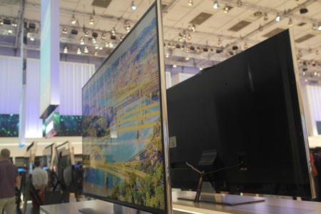 Bộ đôi tivi này có kích thước và viền màn hình mỏng ấn tượng