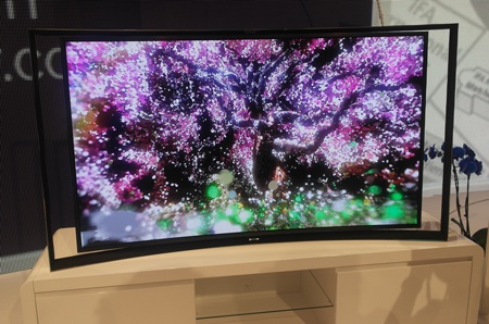 Viền khung kiêm giá đỡ của màn hình được làm bằng kim loại