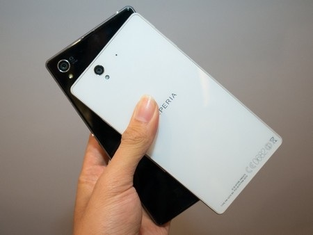 Bộ đôi ống kính đặc biệt QX100 và QX10 dành cho smartphone