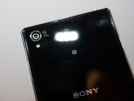 Mở hộp smartphone “siêu camera” Xperia Z1 tại Việt Nam - 9 Camera 20.7 megapixel, điểm nhấn ấn tượng nhất trên Xperia Z1
