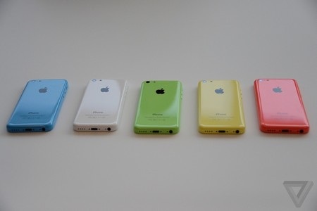Ảnh thực tế iPhone 5C với lớp vỏ nhựa nhiều màu sắc - 8 Điểm nhấn ấn tượng nhất trên iPhone 5C đó là có nhiều màu sắc để lựa chọn