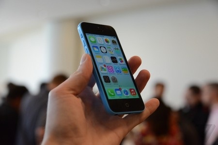 Ảnh thực tế iPhone 5C với lớp vỏ nhựa nhiều màu sắc - 9 Video giới thiệu về iPhone 5C của Apple: