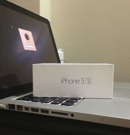 Hộp đựng của iPhone 5S tại Việt Nam