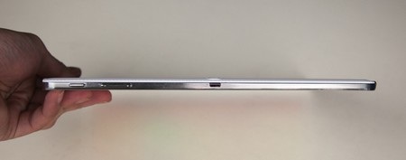 Cận cảnh Galaxy Note 10.1 phiên bản 2014 chính hãng tại Việt Nam - 7 Galaxy Note 10.1 chỉ mỏng 7,9mm, là một trong những chiếc máy tính bảng mỏng nhất thế giới hiện nay
