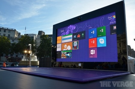Cận cảnh máy tính bảng Surface khổng lồ 383-inch của Microsoft - 4 Màn hình có kích cỡ lên đến 383-inch