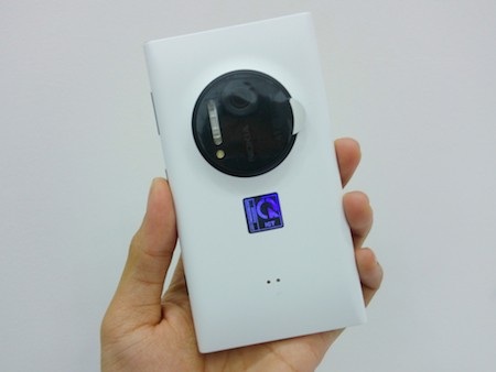 Loạt smartphone giảm “sốc” trong quý II/2014 - 5 Điểm nhấn ấn tượng nhất trên Lumia 1020 là khối camera 41 megapixel nổi bật ở mặt sau của máy