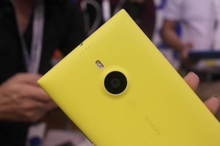 Camera 20 megapixel ở mặt sau của máy