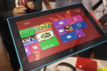 Sản phẩm hoạt động trên nền tảng Windows RT, thay vì sử dụng Windows 8.1 đầy đủ