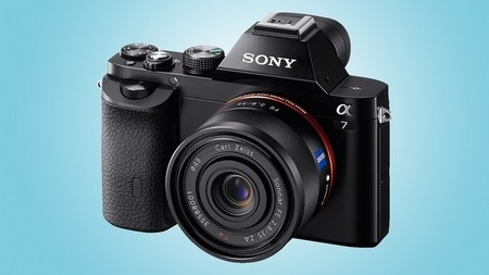 Sony trình làng máy ảnh không gương lật Full-Frame đầu tiên trên thế giới - 1 Alpha 7 (trên) và Alpha 7R, bộ đôi máy ảnh không gương lật Full-frame đầu tiên trên thế giới