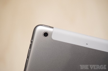 Cận cảnh iPad mini màn hình độ phân giải siêu nét vừa trình làng của Apple - 10 Cận cảnh camera ở mặt sau của máy