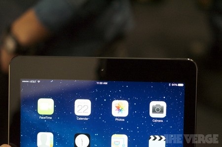 Cận cảnh iPad mini màn hình độ phân giải siêu nét vừa trình làng của Apple - 11 Camera FaceTime ở mặt trước của sản phẩm