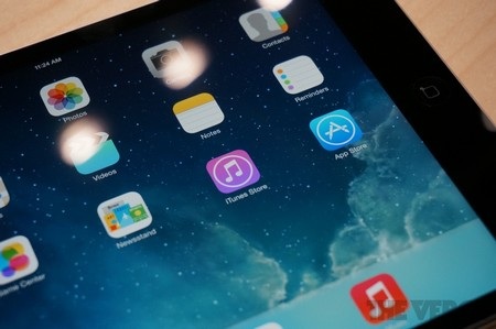 Cận cảnh iPad mini màn hình độ phân giải siêu nét vừa trình làng của Apple - 4 Thật khó để nhận ra sự khác biệt về chất lượng màn hình trên iPad mini thế hệ mới và phiên bản cũ