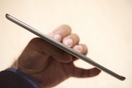 Cận cảnh iPad mini màn hình độ phân giải siêu nét vừa trình làng của Apple - 7 Cạnh trái của sản phẩm