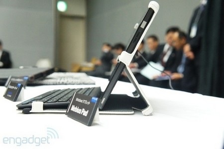 Sharp trình làng máy tính bảng Windows 8 chống bụi và nước - 3 Cận cảnh màn hình với độ phân giải “khủng” của Mebius Pad