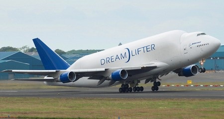 Boeing 747 là một trong những máy bay lớn nhất thế giới hiện nay