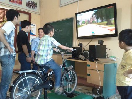 Hệ thống mô phỏng giúp trẻ em vừa chơi vừa học luật giao thông - 1 Trẻ em sẽ vừa chơi, vừa học giao thông qua “Hệ thống mô phỏng giáo dục giao thông cho trẻ em”