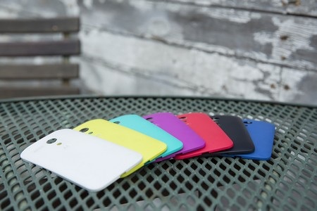 Motorola chính thức trình làng smartphone “tắc kè hoa” giá rẻ Moto G - 2 Người dùng có thể thay đổi lớp vỏ để thay đổi màu sắc của Moto G