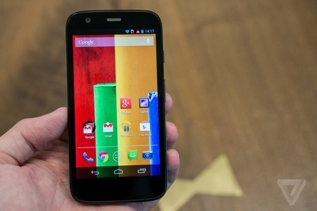 Motorola chính thức trình làng smartphone “tắc kè hoa” giá rẻ Moto G - 3 Moto G có thiết kế bề ngoài khác giống “đàn anh” Moto X