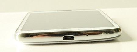 Cận cảnh phablet tầm trung Galaxy Grand 2 chính hãng tại Việt Nam - 7 Cổng kết nối ở cạnh bên dưới