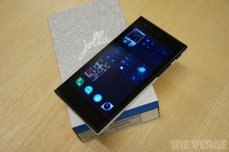 Smartphone chạy “nền tảng bị bỏ rơi” của Nokia không gây được ấn tượng - 1 Smartphone đầu tiên chạy Sailfish OS được đánh giá cao về thiết kế