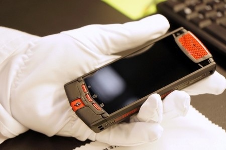Bên trong nhà máy sản xuất siêu di động của Vertu - 12 Bên trong nhà máy sản xuất siêu di động của Vertu