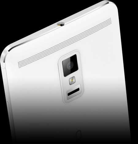 Smartphone màn hình 2K đầu tiên chính thức trình làng - 2 Cảm biến vân tay nằm ở mặt sau của máy, dưới camera