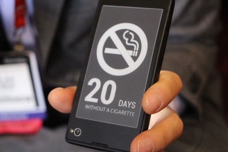 Smartphone 2 màn hình YotaPhone lên kệ với giá 600USD - 4 Màn hình phụ luôn ở chế độ mở