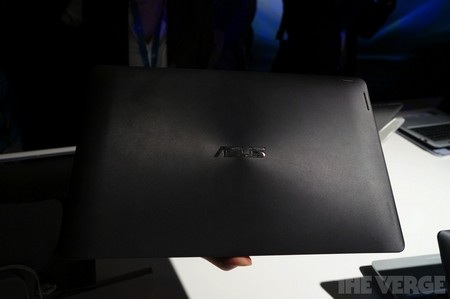 Asus ra mắt máy tính bảng sử dụng song song Windows và Android - 7 Mặt sau của máy