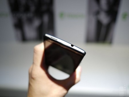 Smartphone đầu tiên kèm đèn flash dành cho camera trước - 6 Video thực tế Acer Liquid E3: