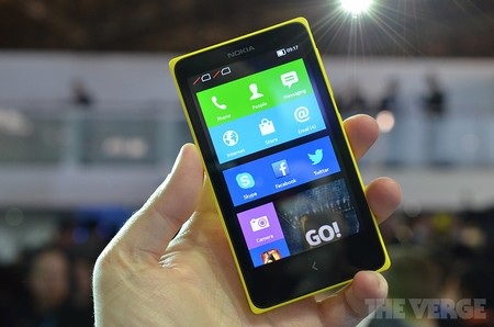 Ảnh thực tế smartphone đầu tiên chạy Android của Nokia - 2 Giao diện với các biểu tượng giống như trên Asha, nhưng có cách sắp xếp giống trên Windows Phone