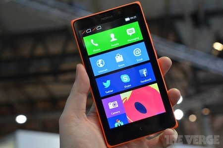 Ảnh thực tế smartphone đầu tiên chạy Android của Nokia - 7 Nokia XL được mở rộng màn hình lên thành 5-inch
