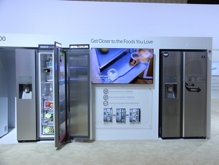 Tủ lạnh của Samsung gây ngạc nhiên cho nhiều người dùng với kiểu thiết kế 2 kiểu và 3 ngăn độc đáo.