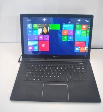 Laptop ATIV Book 9 phiên bản 2014, sử dụng Windows 8.1