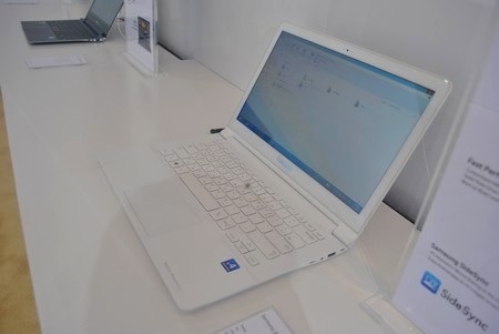 Và phiên bản thấp nhất ATIV Book 9 Lite