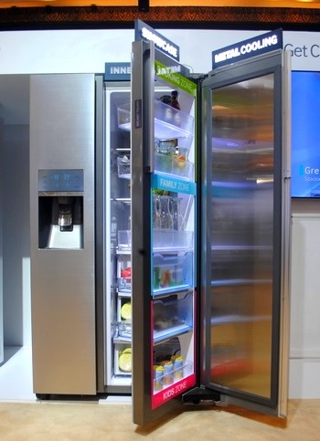 Tủ lạnh 2 ngăn với các khoang chứa đồ thông minh phù hợp với từng mục đích sử dụng