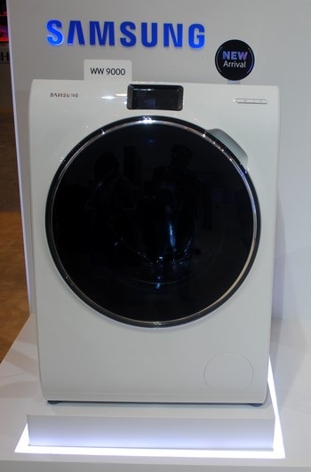 Máy giặt thông minh WW9000 hỗ trợ kết nối Wifi và điều khiển hoàn toàn bằng màn hình cảm ứng