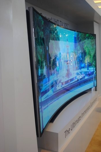 Màn hình cong giúp tăng góc nhìn cho tivi