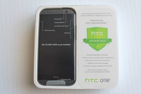 Lộ ảnh mở hộp của HTC M8 trước giờ sản phẩm ra mắt - 4 Bên trong hộp đựng của sản phẩm