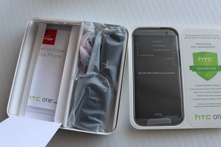 Lộ ảnh mở hộp của HTC M8 trước giờ sản phẩm ra mắt - 5 Phụ kiện đi kèm