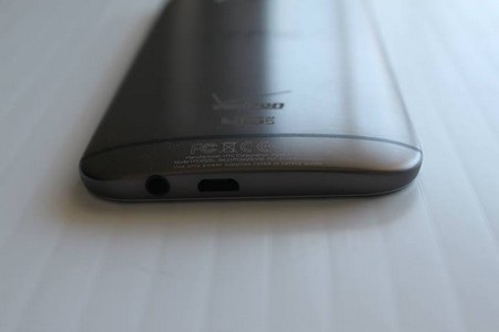 Lộ ảnh mở hộp của HTC M8 trước giờ sản phẩm ra mắt - 8 Chi tiết các góc cạnh của HTC M8