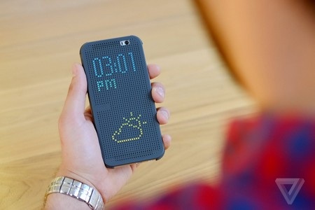 Lớp vỏ thông minh hiển thị các thông tin cơ bản ngay cả khi đang đóng